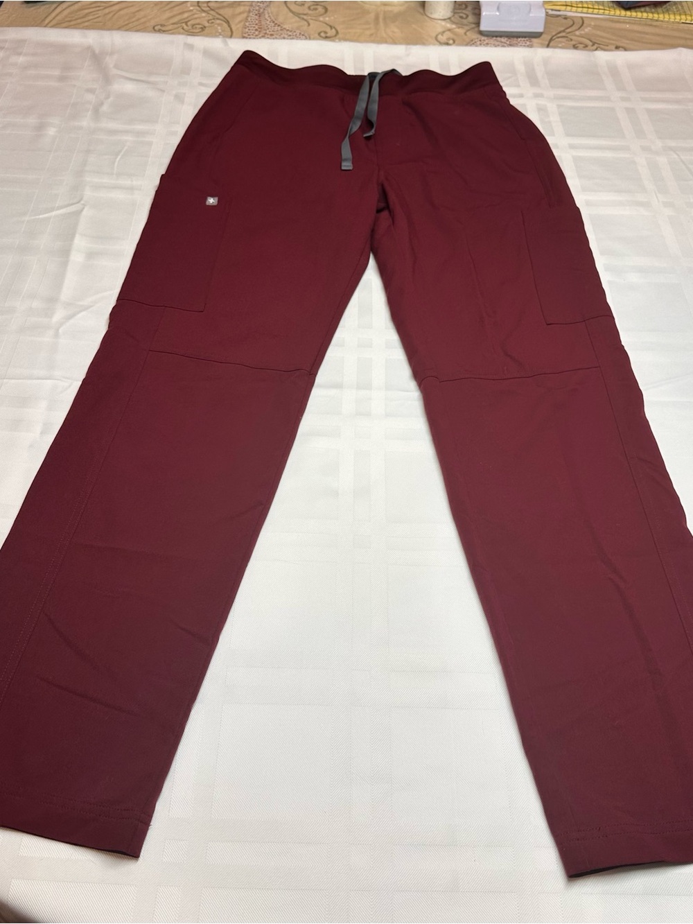 FIGS Men's Axim Cargo Scrub Pants Burgundy Wine Size Small S T2001